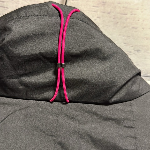 ASICS Winter Run Black Jacket - Picture 13 of 13